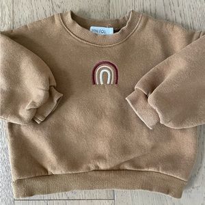 Mini folk pullover crew neck.